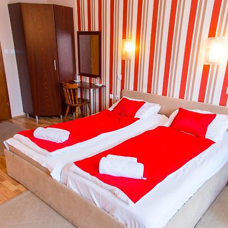 Hotel Pine Skopje Luaran gambar