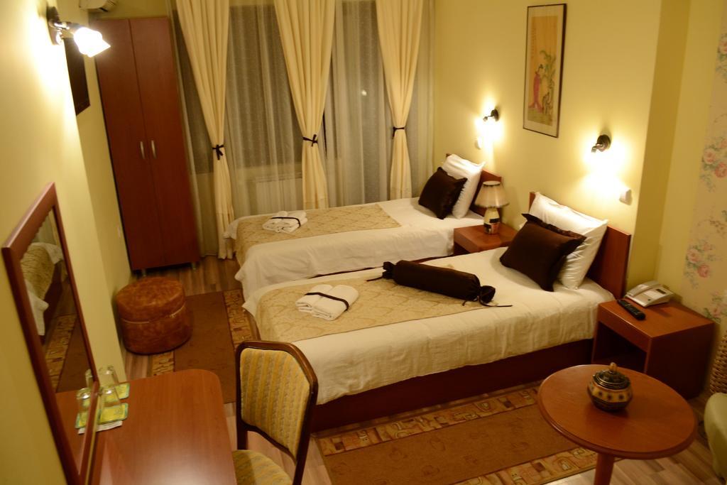 Hotel Pine Skopje Bilik gambar