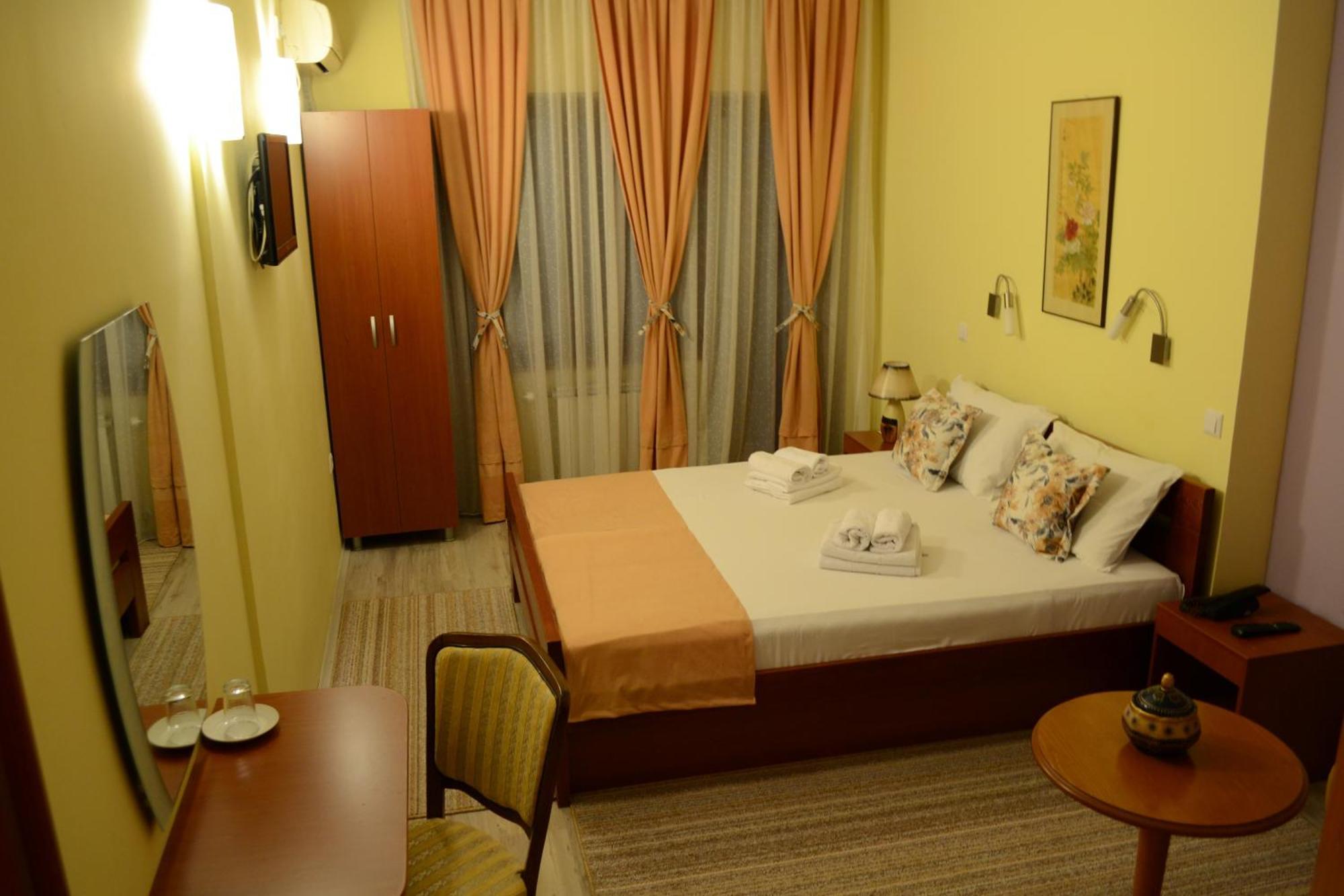 Hotel Pine Skopje Bilik gambar