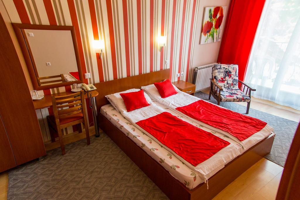 Hotel Pine Skopje Luaran gambar