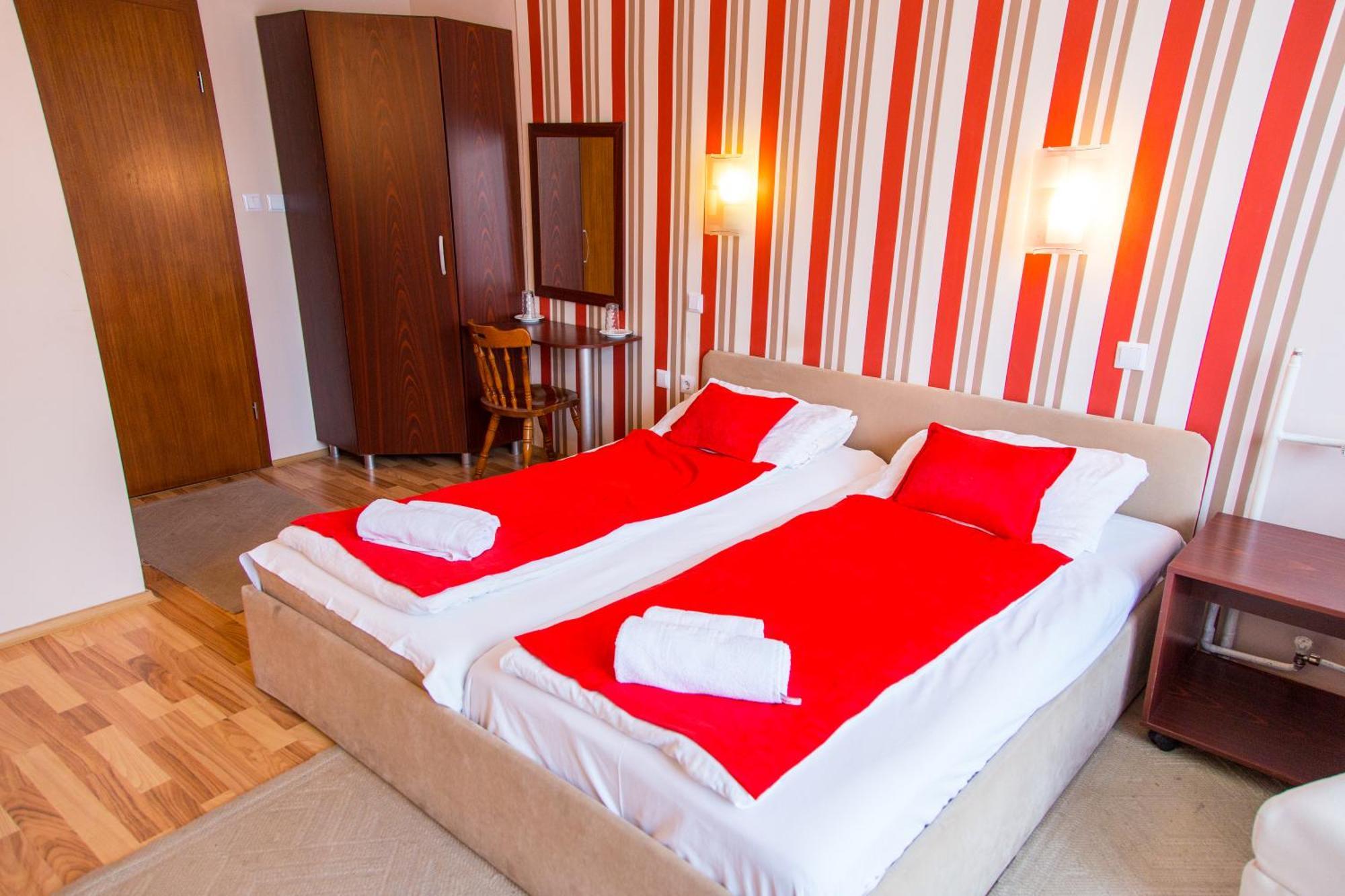 Hotel Pine Skopje Luaran gambar
