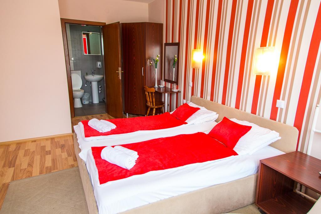 Hotel Pine Skopje Luaran gambar