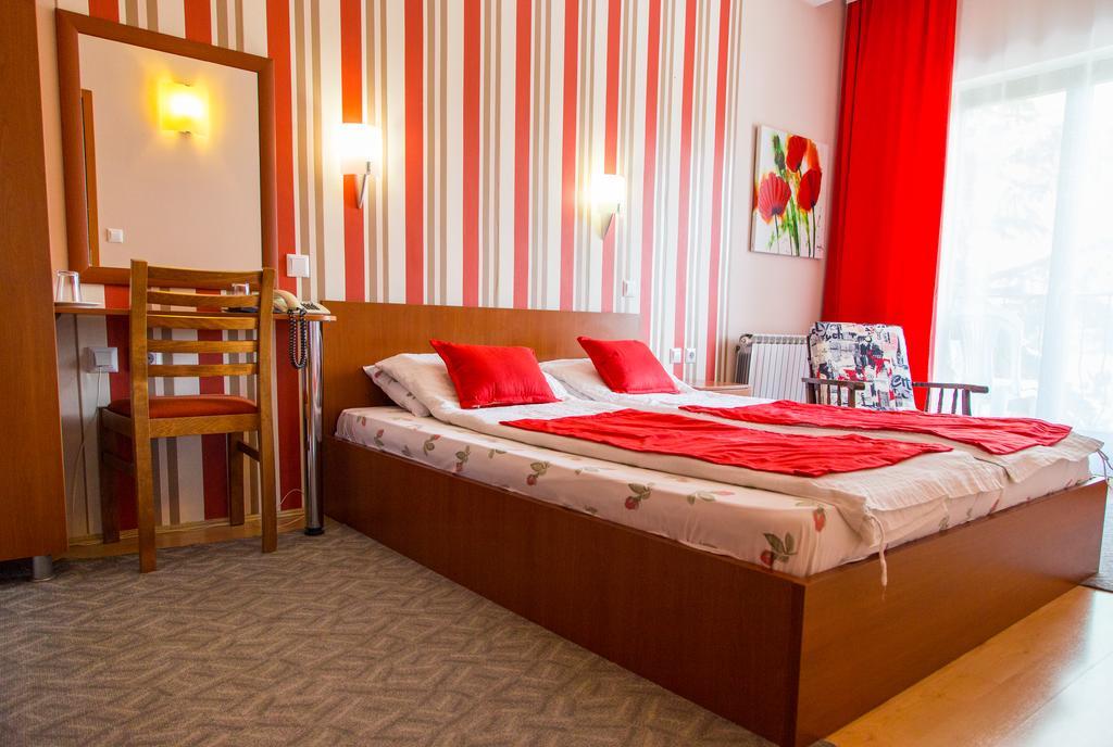 Hotel Pine Skopje Luaran gambar