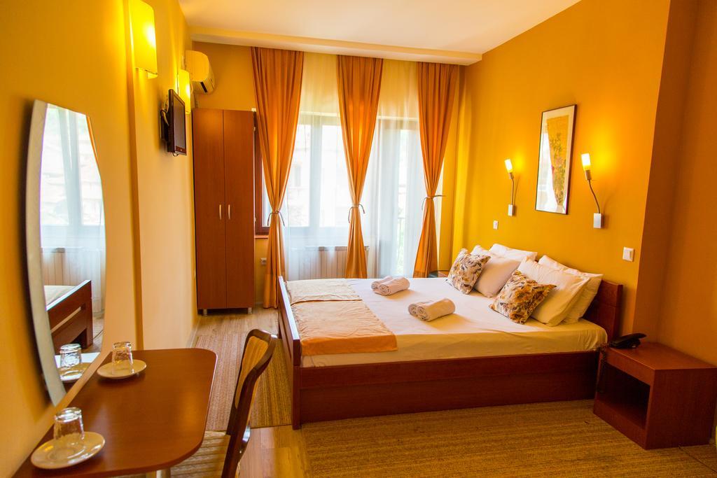 Hotel Pine Skopje Luaran gambar