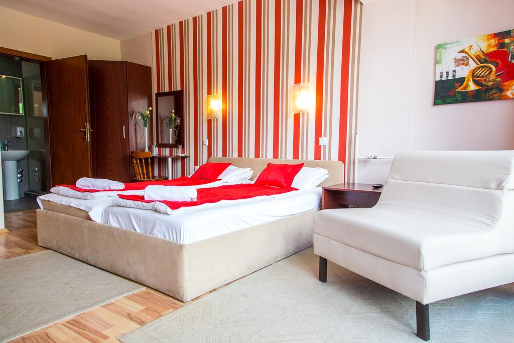 Hotel Pine Skopje Luaran gambar
