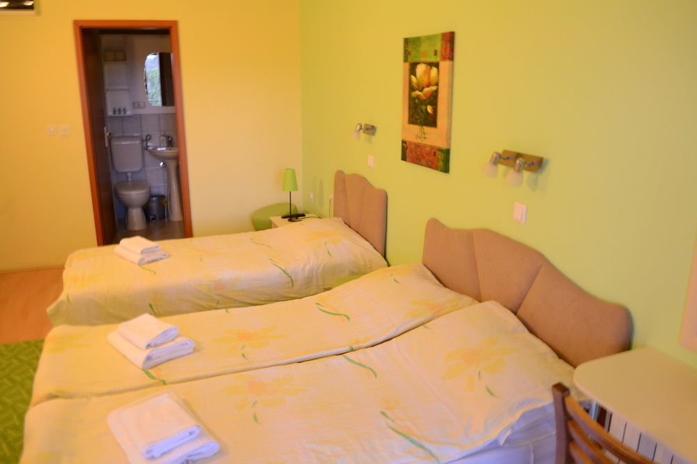 Hotel Pine Skopje Luaran gambar