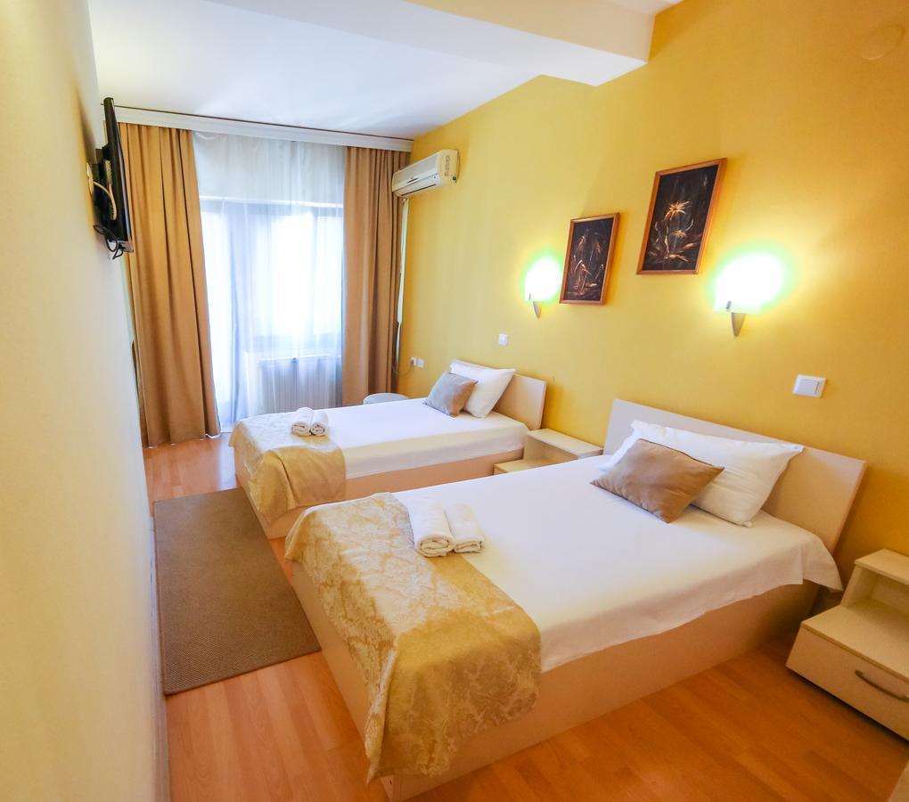 Hotel Pine Skopje Luaran gambar