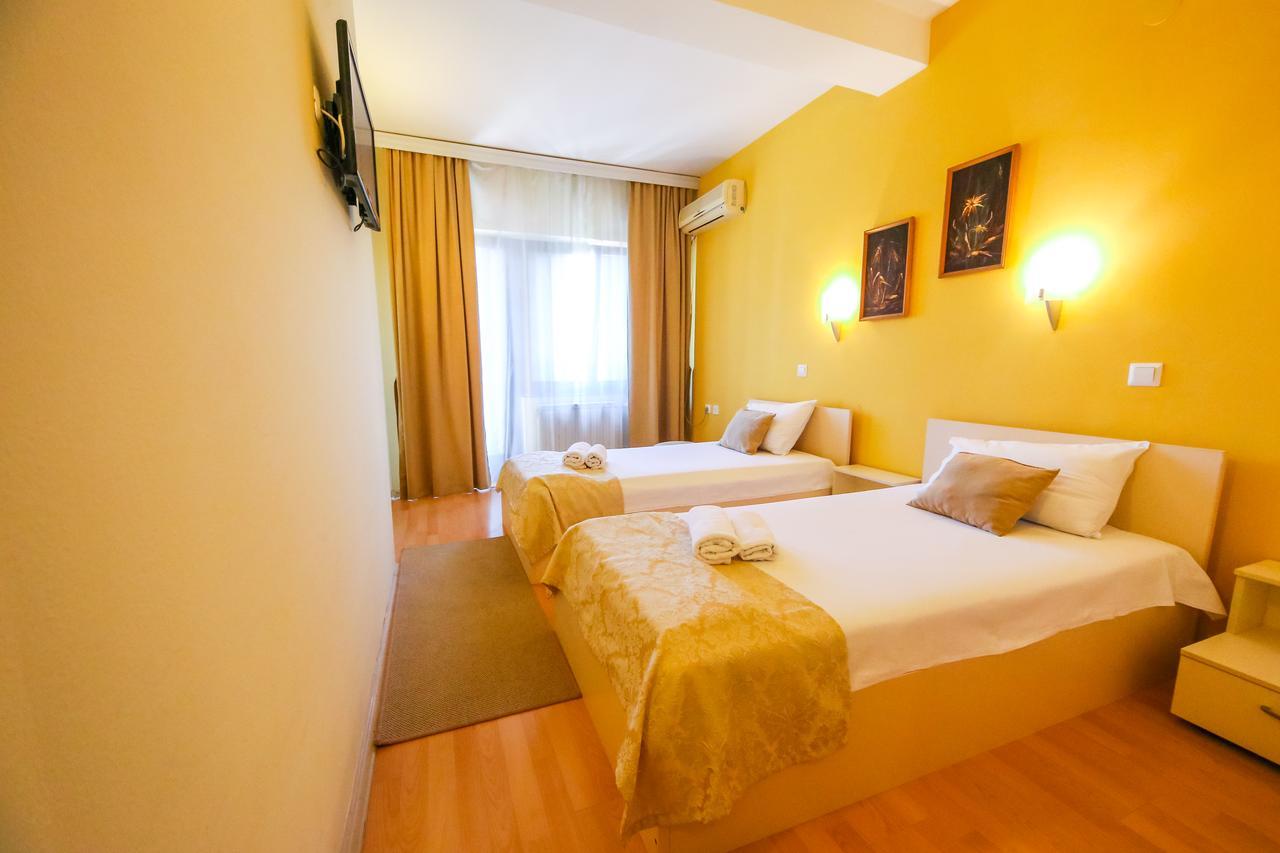 Hotel Pine Skopje Luaran gambar