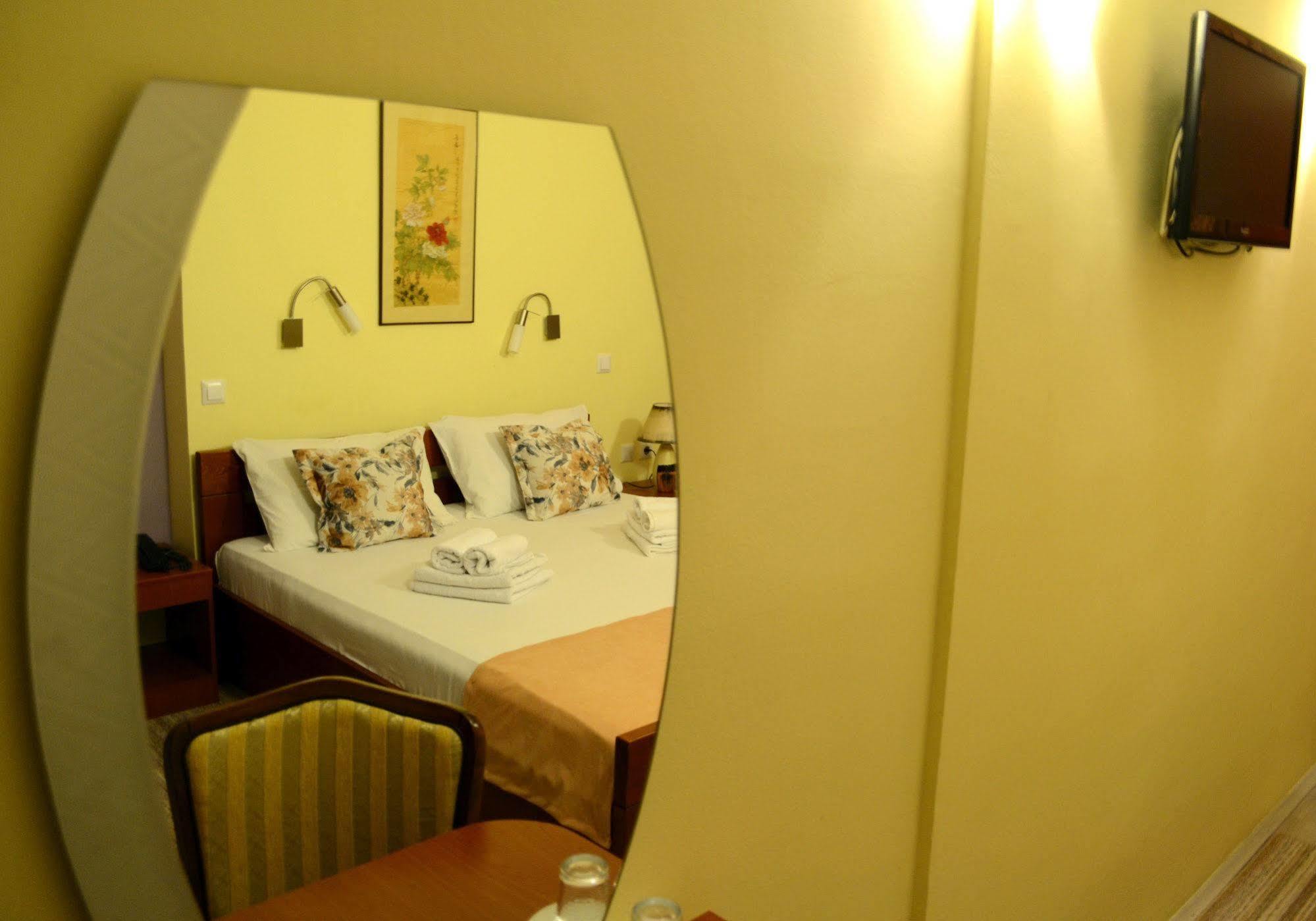 Hotel Pine Skopje Luaran gambar