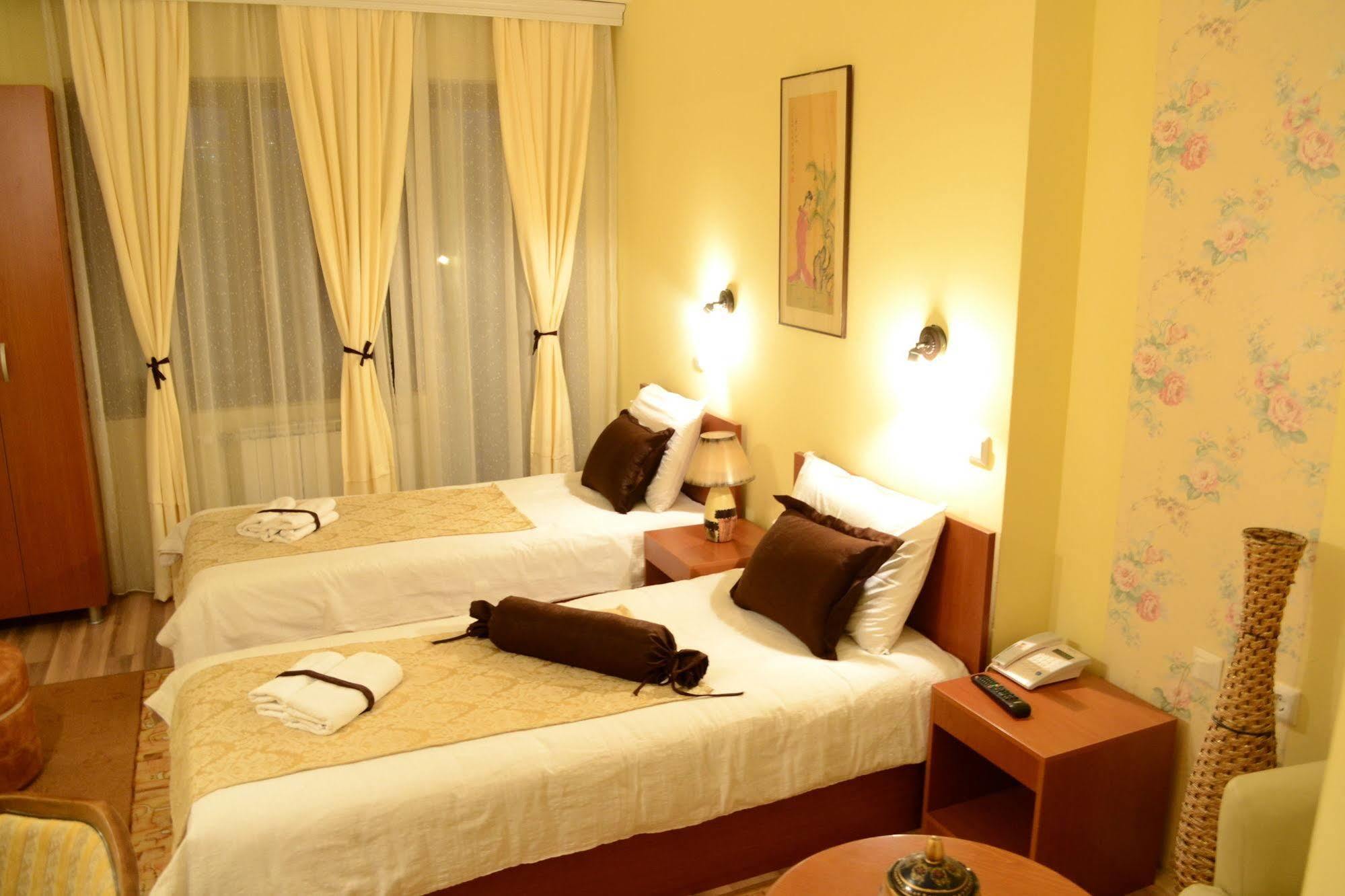Hotel Pine Skopje Luaran gambar