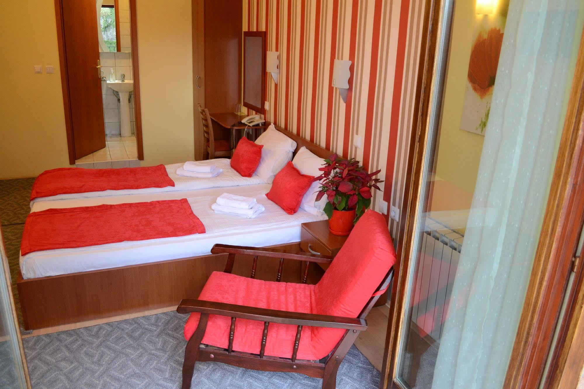 Hotel Pine Skopje Luaran gambar