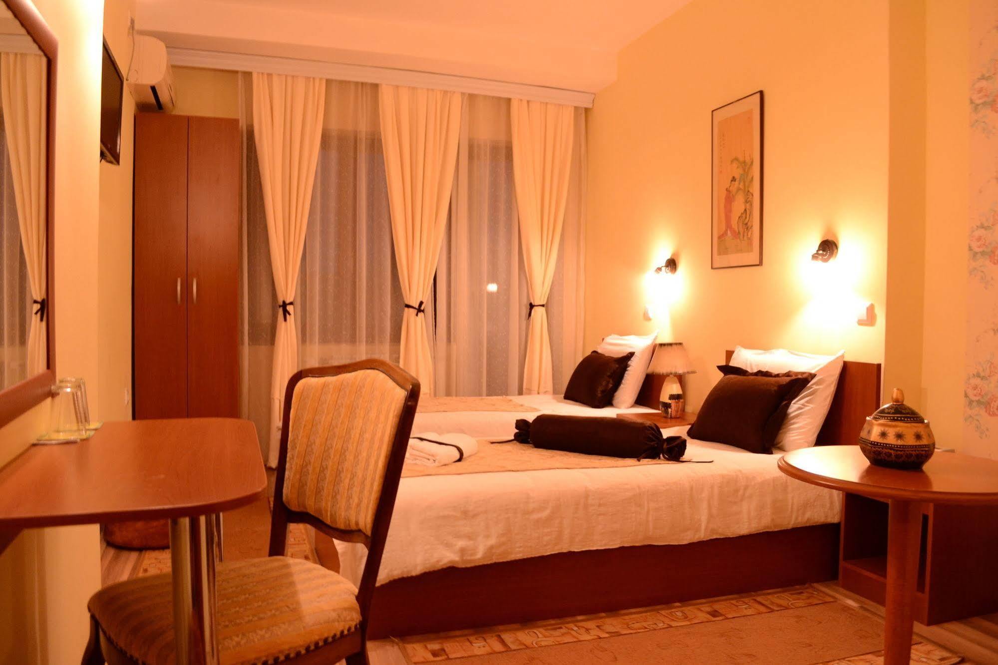 Hotel Pine Skopje Luaran gambar