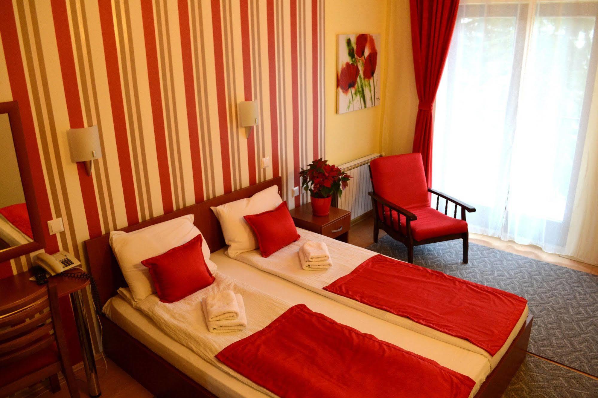 Hotel Pine Skopje Luaran gambar