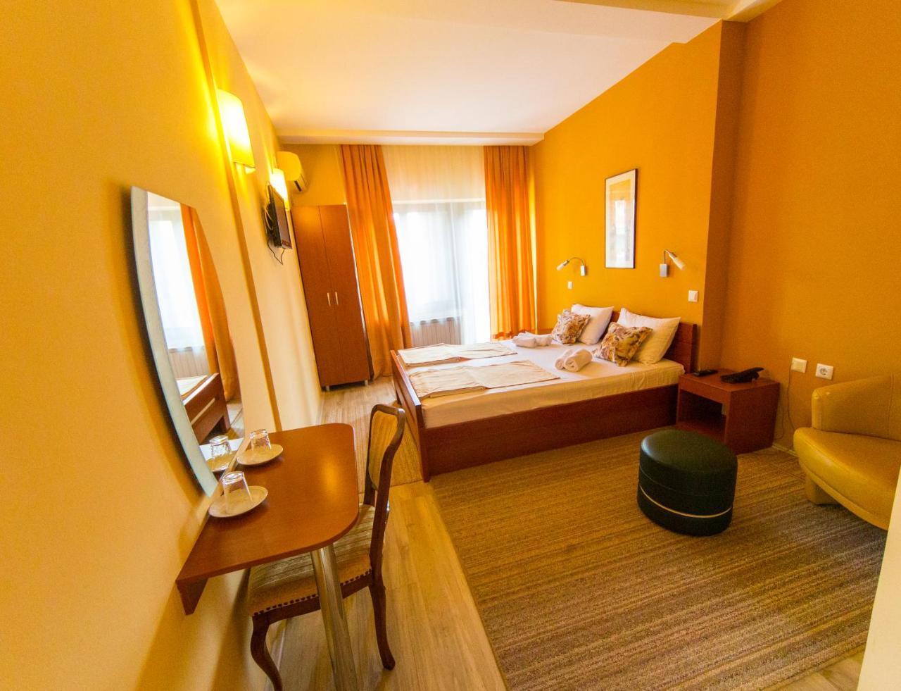 Hotel Pine Skopje Luaran gambar