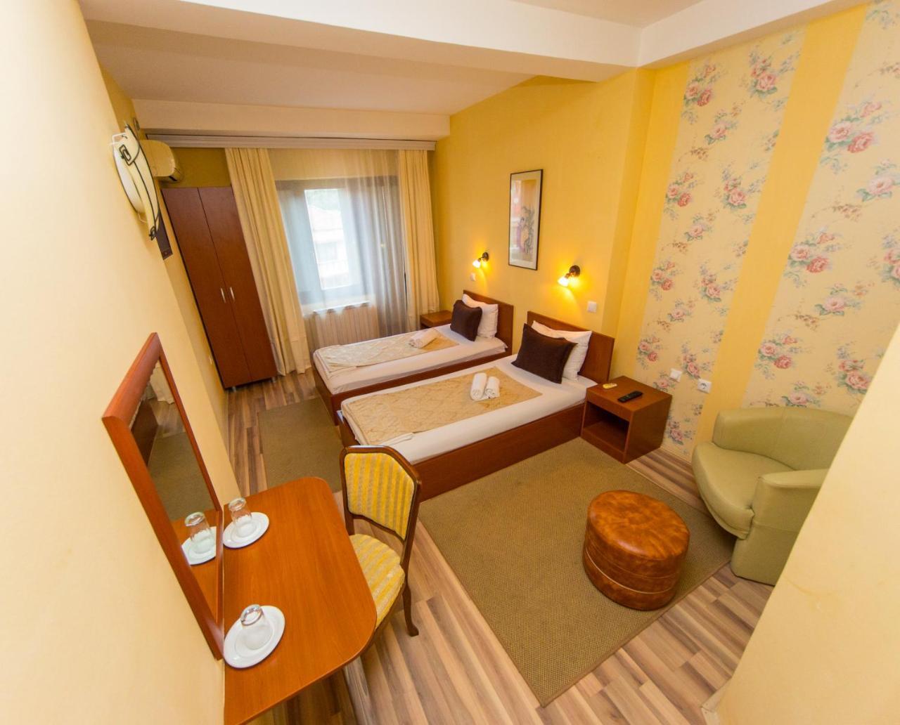 Hotel Pine Skopje Luaran gambar
