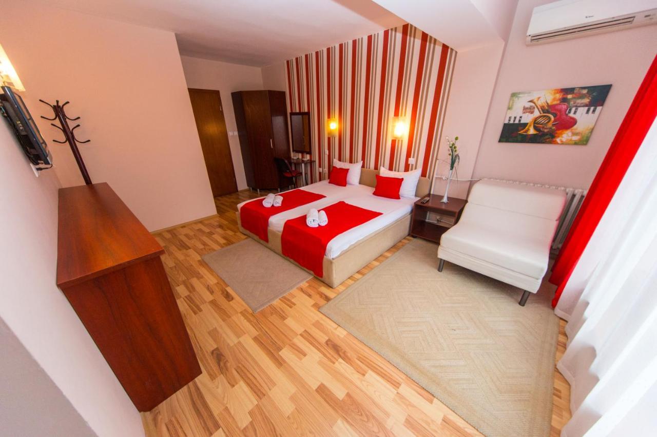 Hotel Pine Skopje Luaran gambar