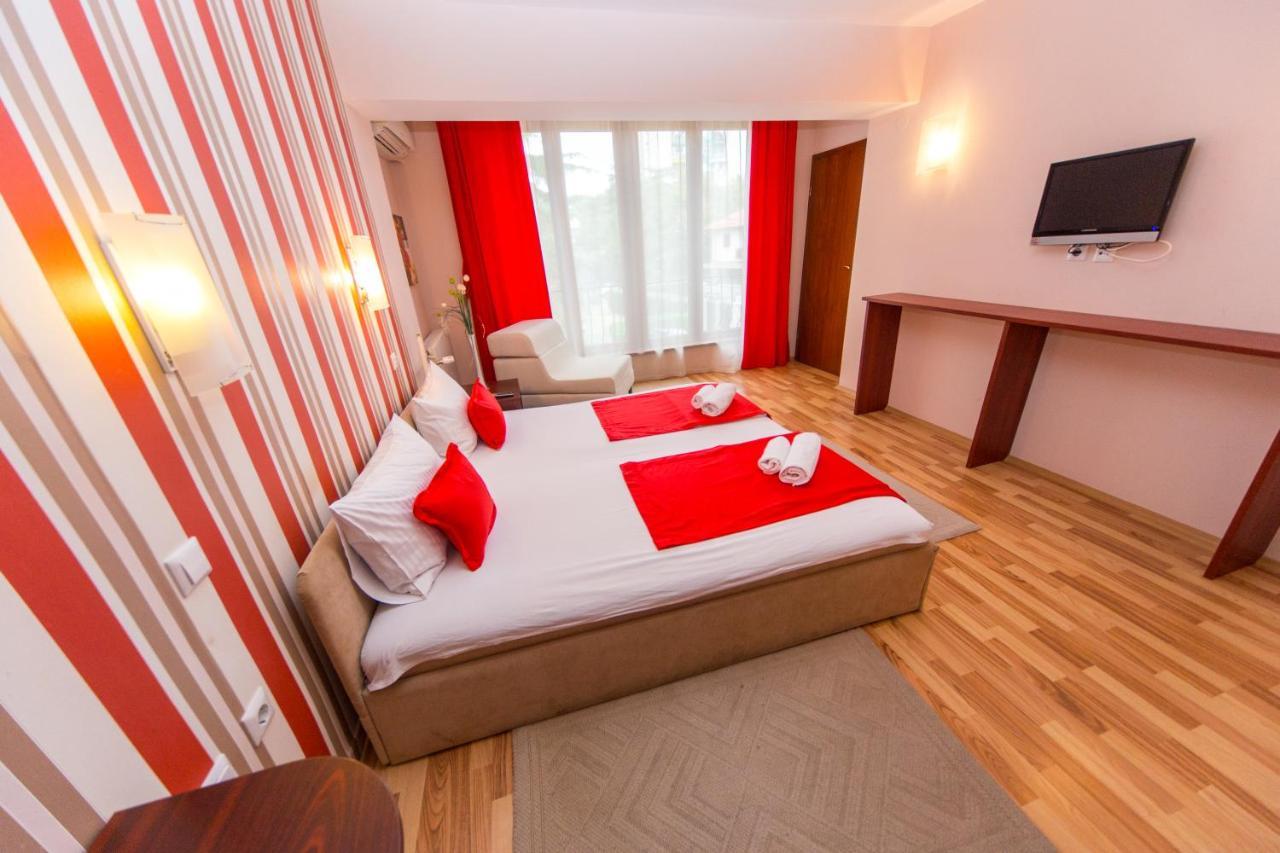 Hotel Pine Skopje Luaran gambar