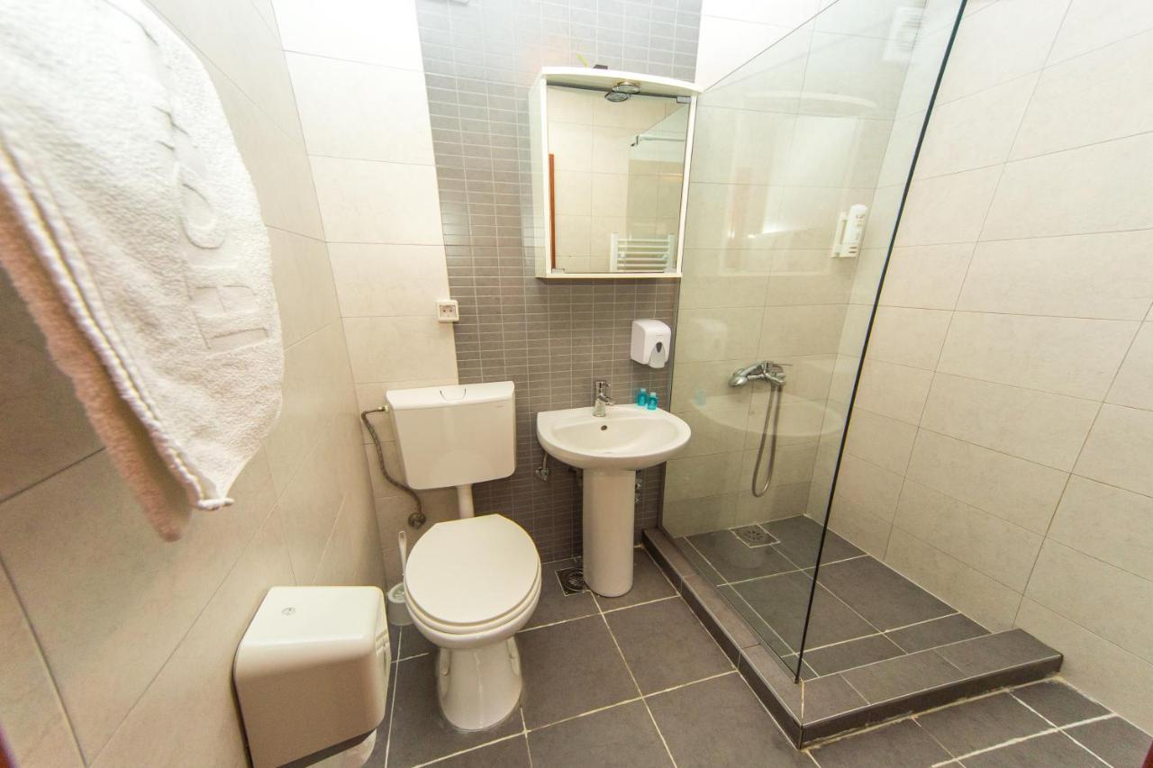 Hotel Pine Skopje Luaran gambar