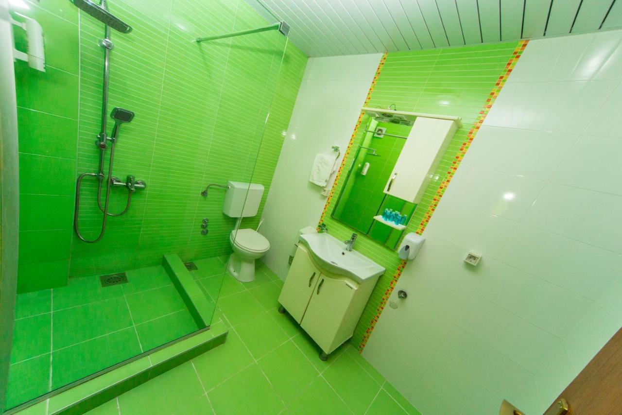 Hotel Pine Skopje Luaran gambar